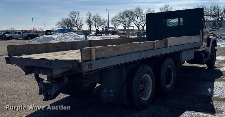 image for item FB0717 1981 International 1754 flatbed truck