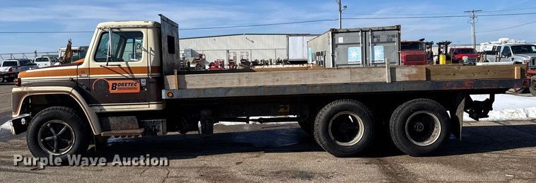 image for item FB0717 1981 International 1754 flatbed truck
