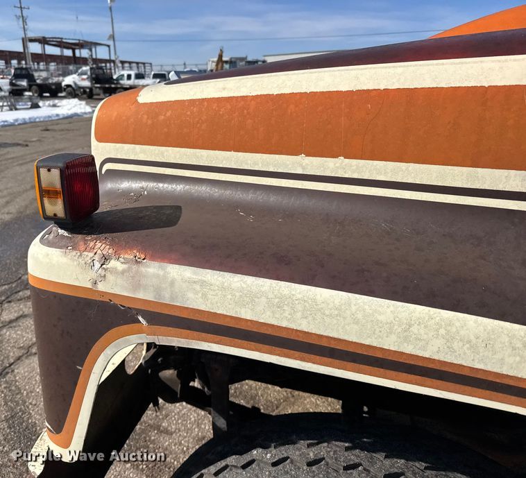 image for item FB0717 1981 International 1754 flatbed truck