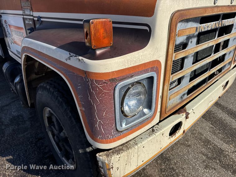 image for item FB0717 1981 International 1754 flatbed truck