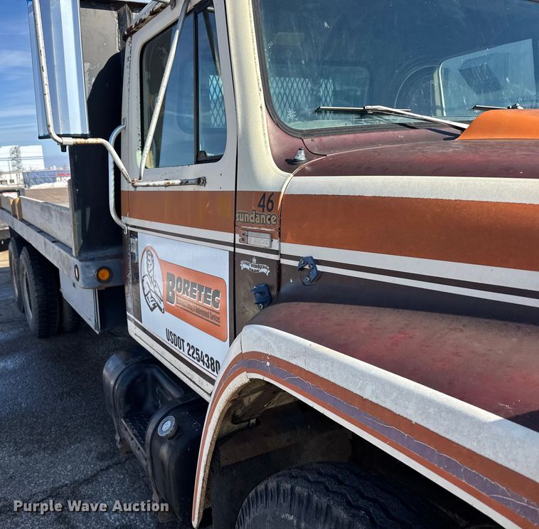 image for item FB0717 1981 International 1754 flatbed truck