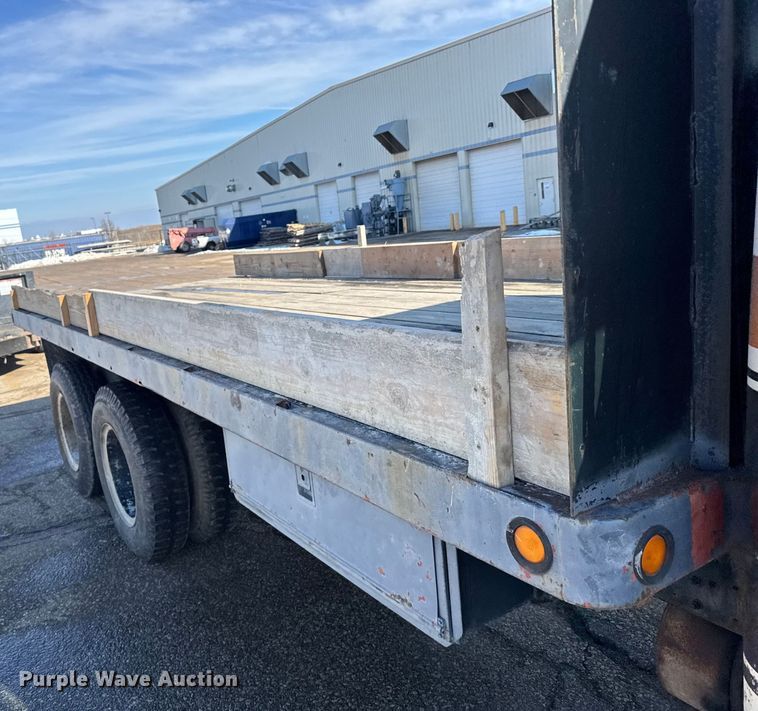 image for item FB0717 1981 International 1754 flatbed truck