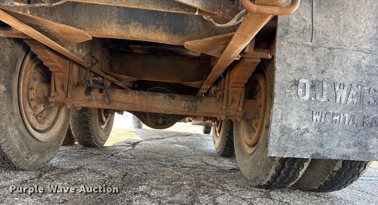 image for item FB0717 1981 International 1754 flatbed truck