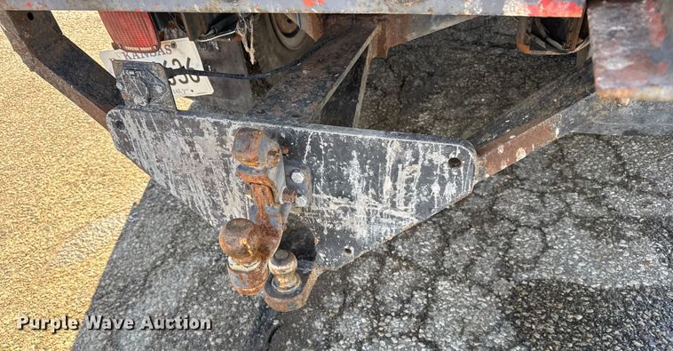 image for item FB0717 1981 International 1754 flatbed truck