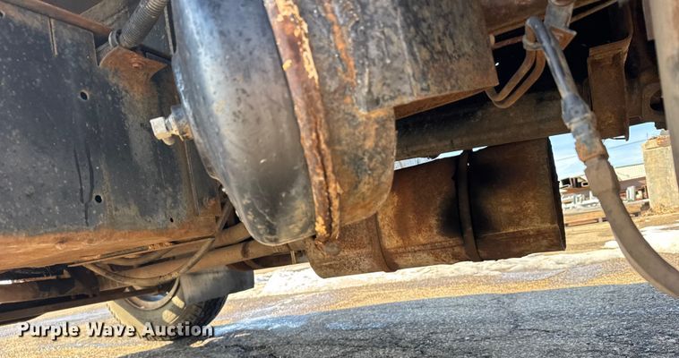 image for item FB0717 1981 International 1754 flatbed truck