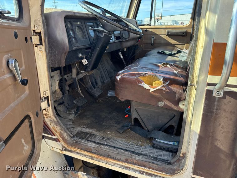 image for item FB0717 1981 International 1754 flatbed truck