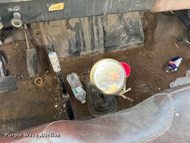 image for item FB0717 1981 International 1754 flatbed truck