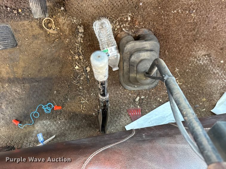 image for item FB0717 1981 International 1754 flatbed truck