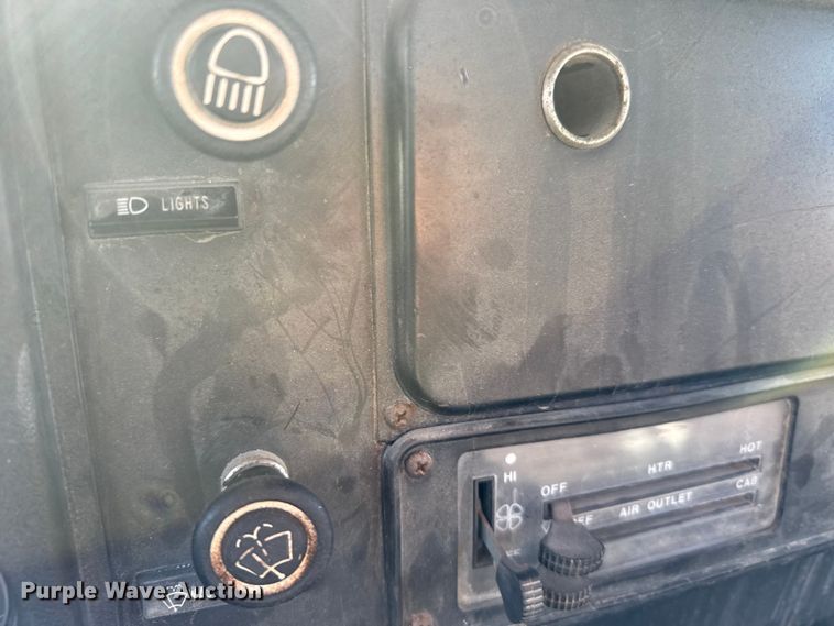 image for item FB0717 1981 International 1754 flatbed truck