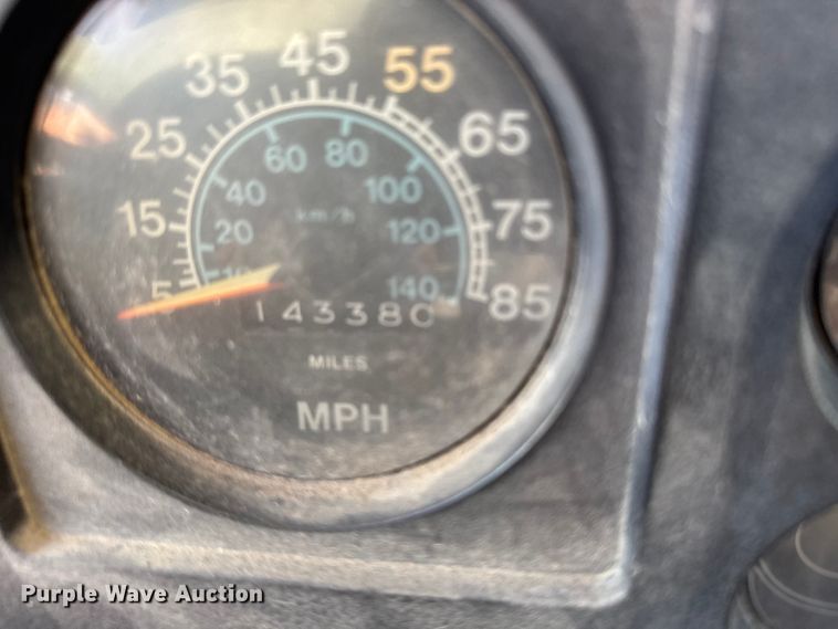 image for item FB0717 1981 International 1754 flatbed truck