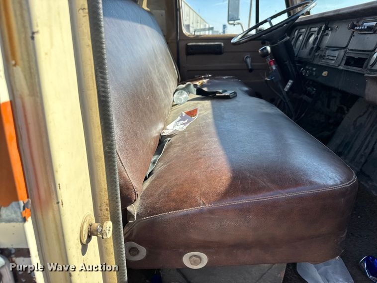 image for item FB0717 1981 International 1754 flatbed truck