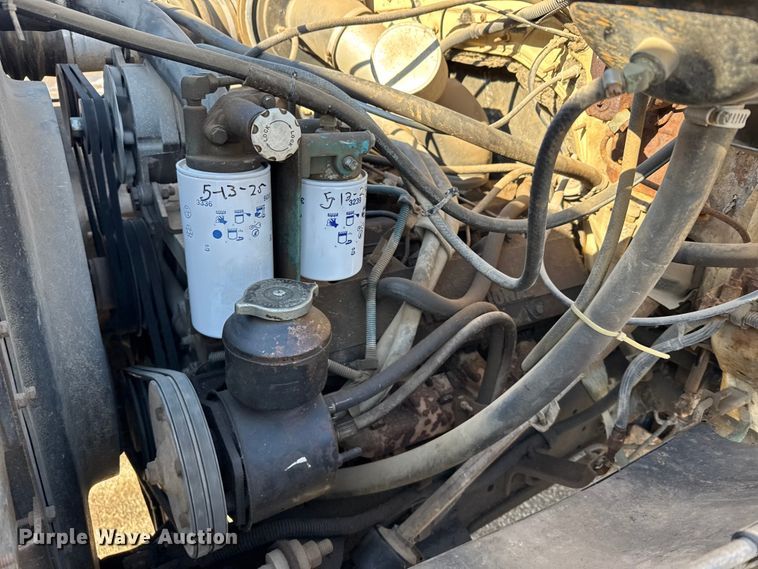 image for item FB0717 1981 International 1754 flatbed truck