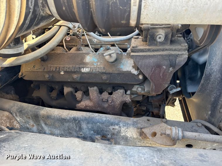 image for item FB0717 1981 International 1754 flatbed truck