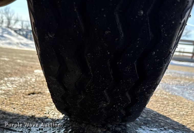 image for item FB0717 1981 International 1754 flatbed truck