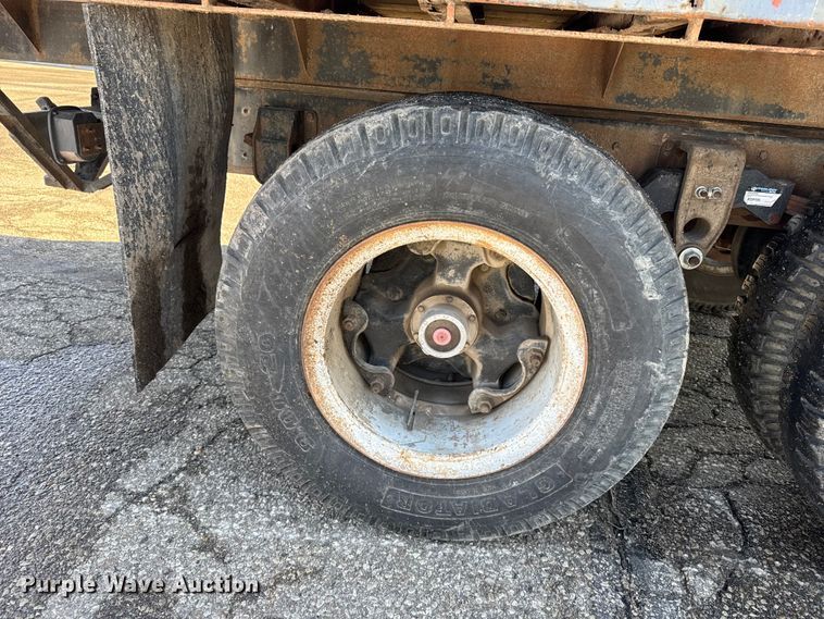 image for item FB0717 1981 International 1754 flatbed truck