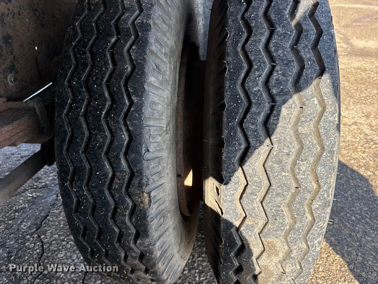 image for item FB0717 1981 International 1754 flatbed truck