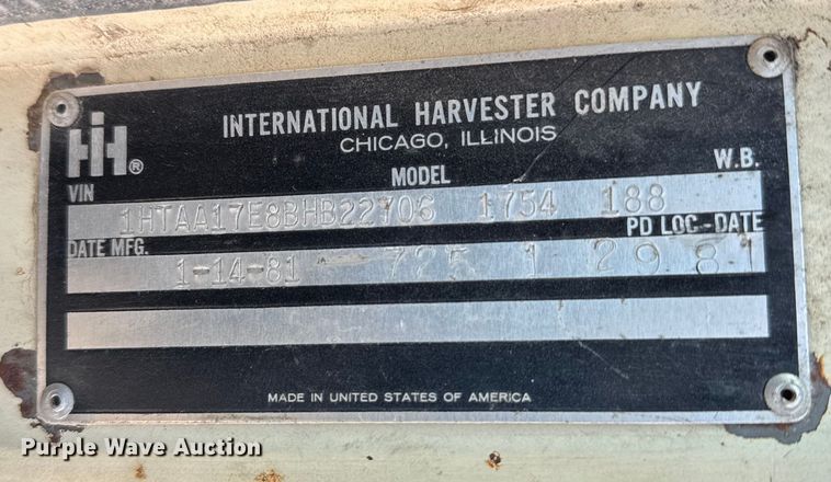 image for item FB0717 1981 International 1754 flatbed truck