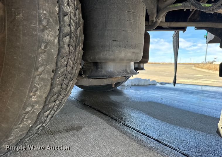 image for item FB0732 2017 International MA025 rollback truck