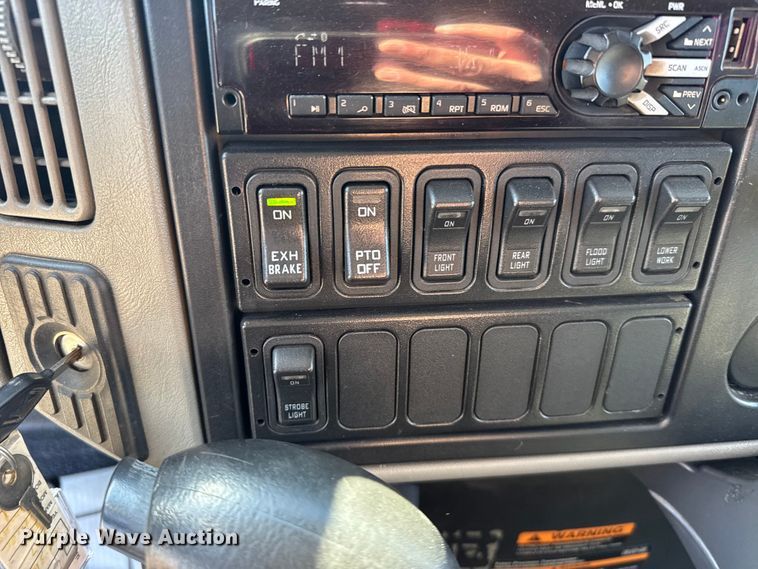 image for item FB0732 2017 International MA025 rollback truck