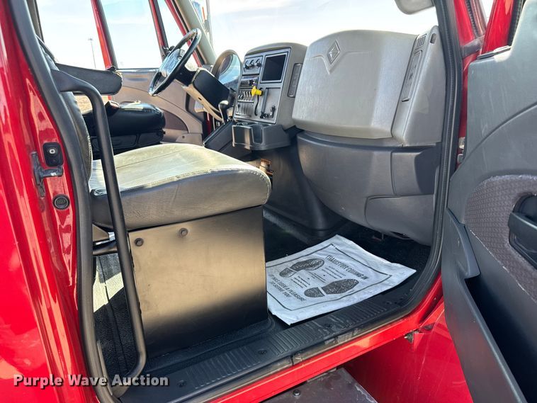 image for item FB0732 2017 International MA025 rollback truck