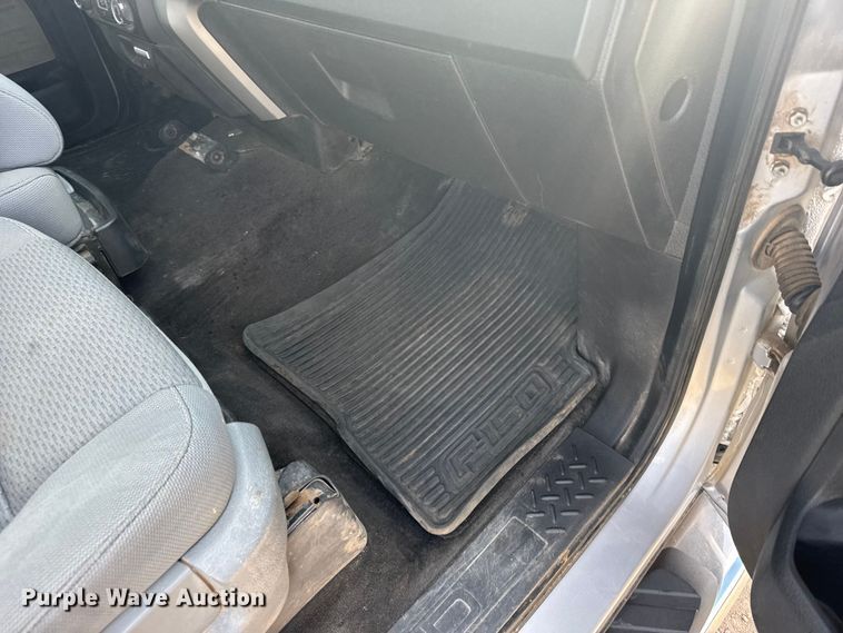 image for item FB0735 2014 Ford F150 Crew Cab pickup truck