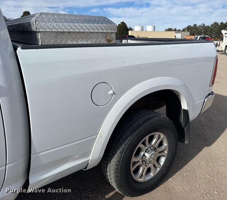 image for item FB0737 2016 RAM 2500 Crew Cab pickup truck