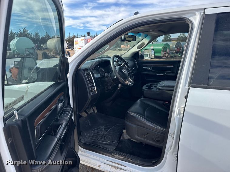 image for item FB0737 2016 RAM 2500 Crew Cab pickup truck