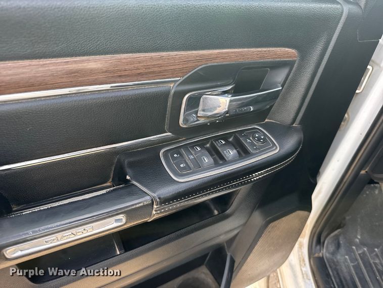 image for item FB0737 2016 RAM 2500 Crew Cab pickup truck