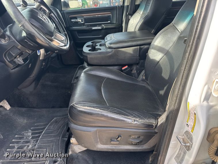 image for item FB0737 2016 RAM 2500 Crew Cab pickup truck