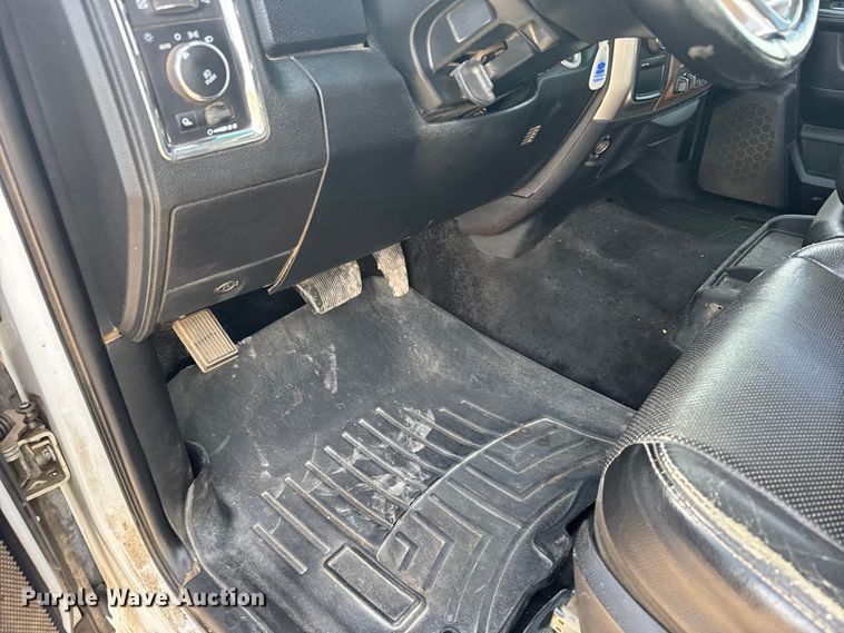 image for item FB0737 2016 RAM 2500 Crew Cab pickup truck