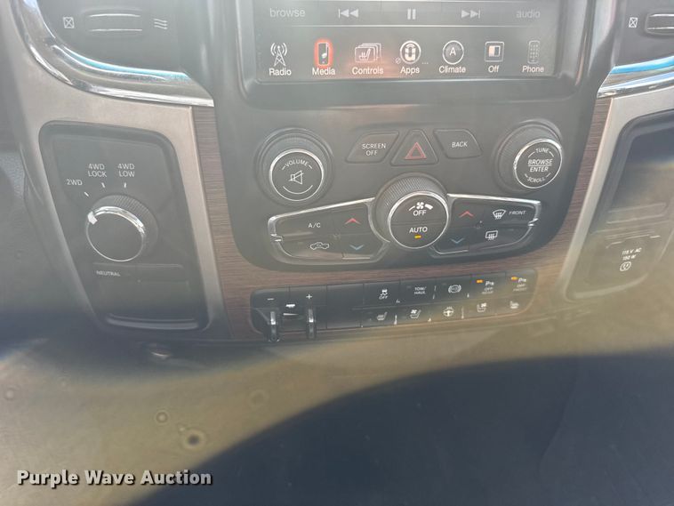 image for item FB0737 2016 RAM 2500 Crew Cab pickup truck