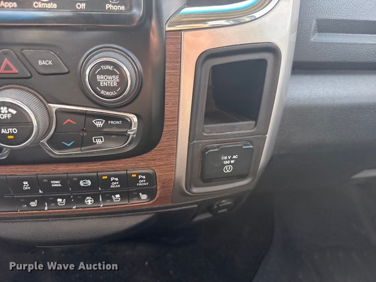 image for item FB0737 2016 RAM 2500 Crew Cab pickup truck