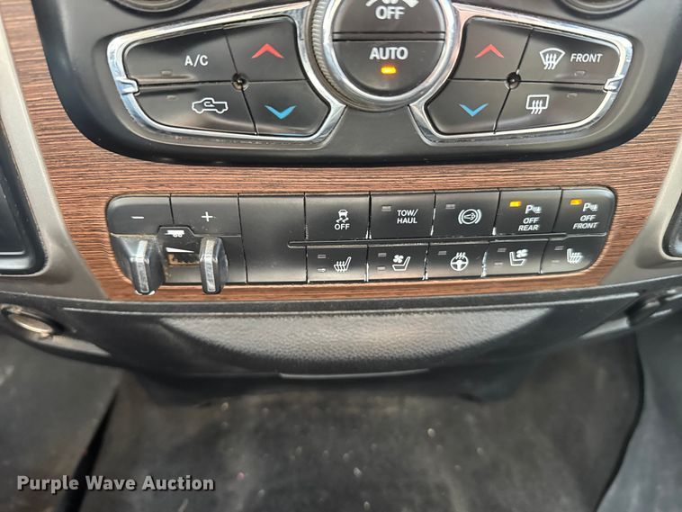 image for item FB0737 2016 RAM 2500 Crew Cab pickup truck