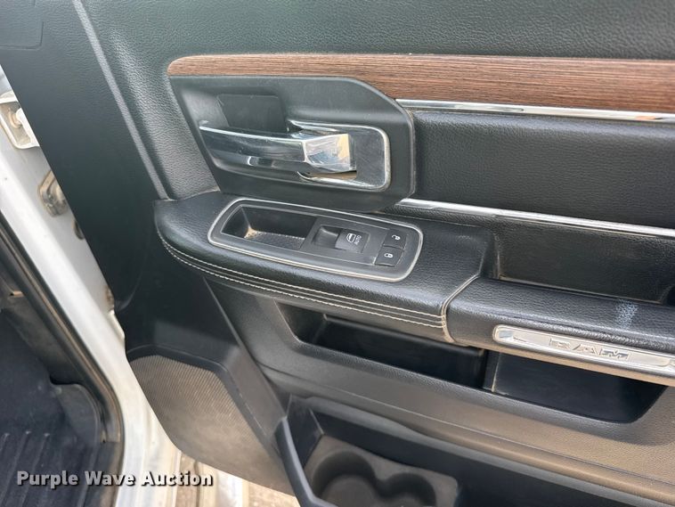 image for item FB0737 2016 RAM 2500 Crew Cab pickup truck