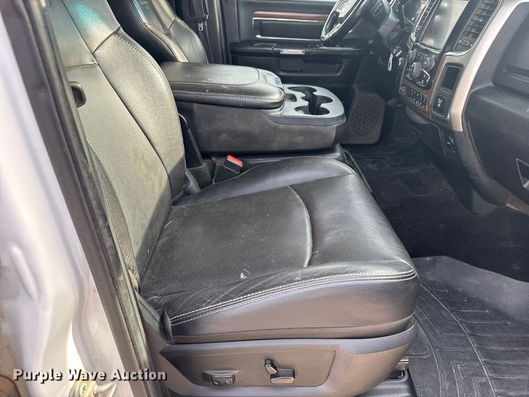 image for item FB0737 2016 RAM 2500 Crew Cab pickup truck