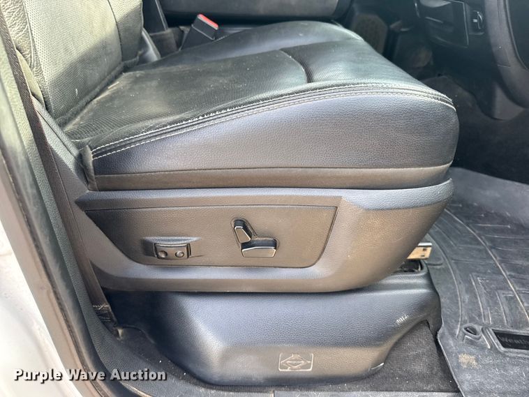 image for item FB0737 2016 RAM 2500 Crew Cab pickup truck