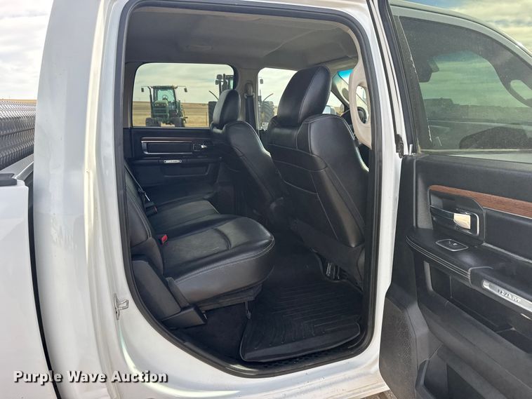 image for item FB0737 2016 RAM 2500 Crew Cab pickup truck