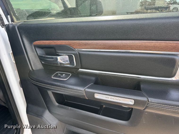 image for item FB0737 2016 RAM 2500 Crew Cab pickup truck