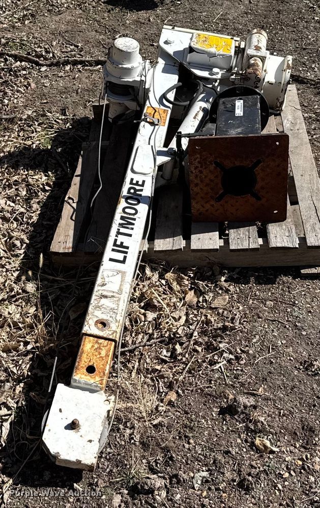 image for item FB0744 Liftmoore truck crane