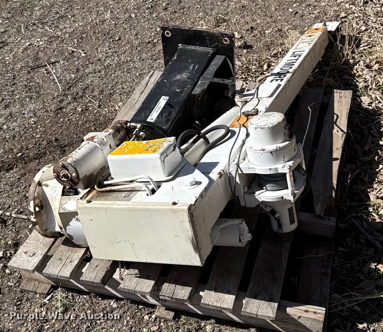 image for item FB0744 Liftmoore truck crane