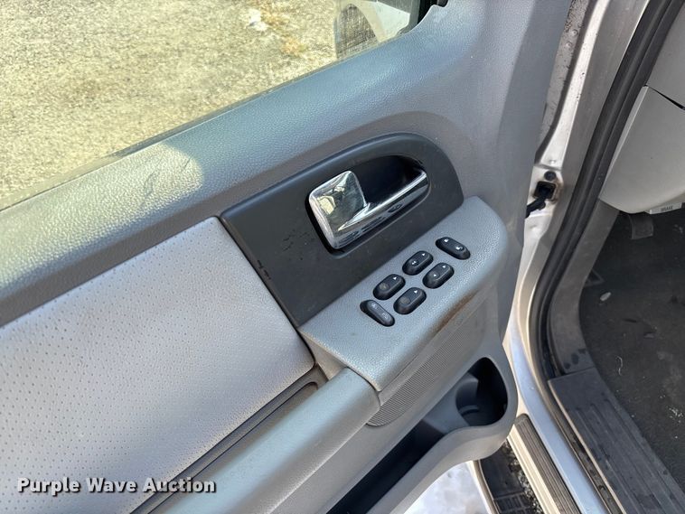 image for item FB2969 2005 Ford Expedition SUV