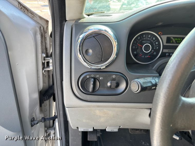 image for item FB2969 2005 Ford Expedition SUV