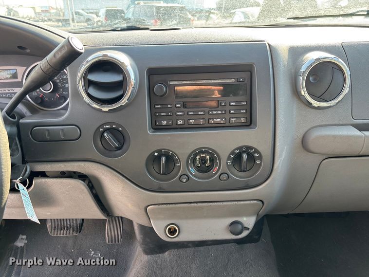 image for item FB2969 2005 Ford Expedition SUV