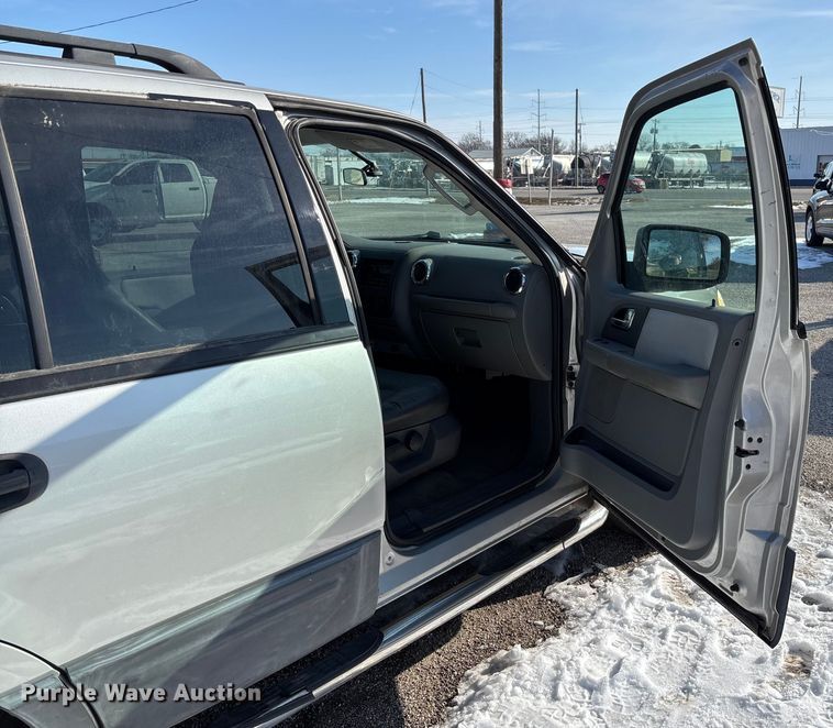 image for item FB2969 2005 Ford Expedition SUV