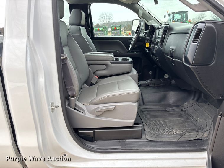 image for item FB2988 2017 Chevrolet Silverado 2500HD pickup truck