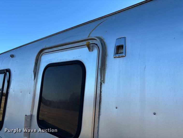 image for item FB2993 1984 Avion Camper