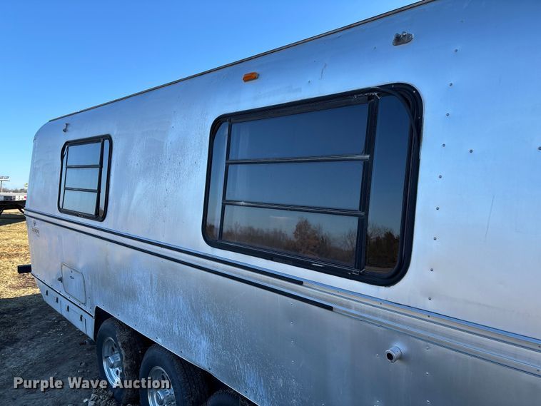 image for item FB2993 1984 Avion Camper