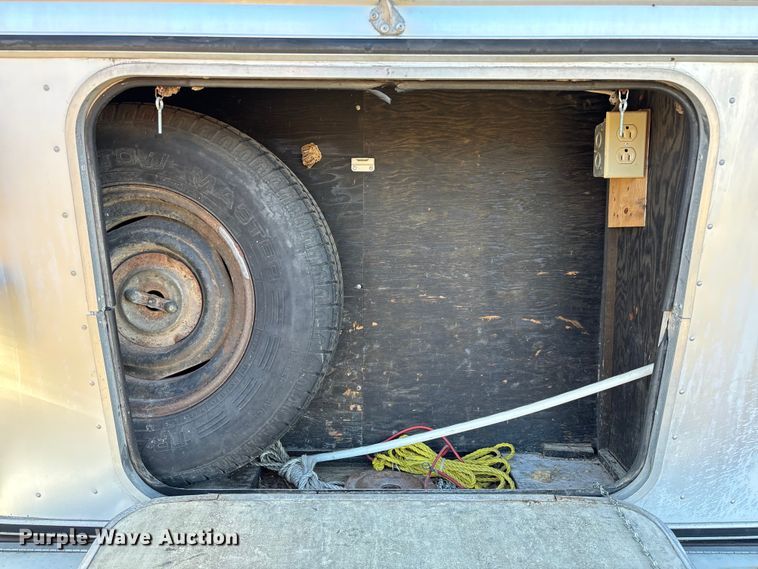 image for item FB2993 1984 Avion Camper