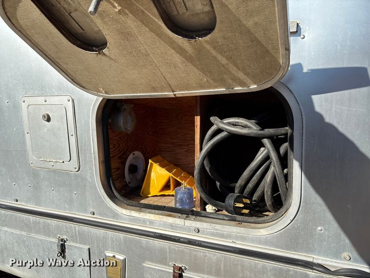 image for item FB2993 1984 Avion Camper