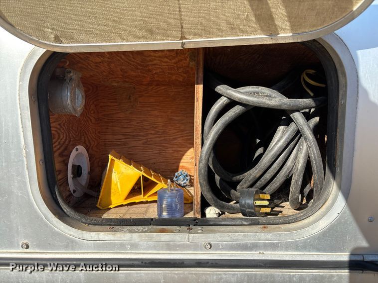 image for item FB2993 1984 Avion Camper